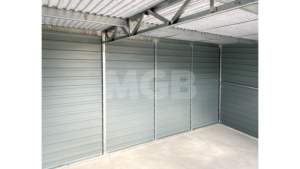 5,8x3,5m Premiumlager mit rückseitigem Schrägdach, Wände und Tür aus heller Goldeiche, 2 Fenster, anthrazitgraues Dach, Verkleidungen