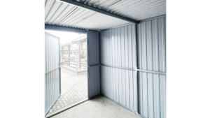 2x3m-es sztenderd motorgarázs / quadgarázs hátra lejtő tetővel, antikondenzációs filcborítással, ajtóval, antracitszürke színben